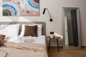 5 bedrooms, iron/ironing board, free WiFi, bed sheets