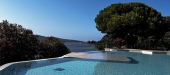 Waterfront luxury apartment