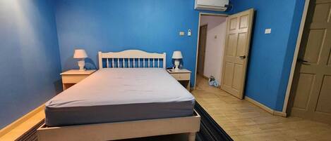 3 slaapkamers, een strijkplank/strijkijzer, wifi, beddengoed