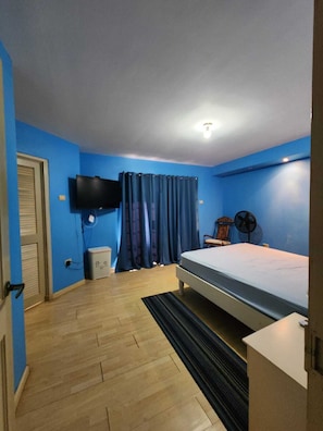 3 chambres, fer et planche à repasser, Wi-Fi, draps fournis