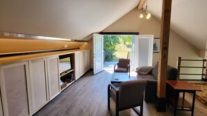 Unclassified image, 4 of 14, button - Charming barn studio in peaceful Bellingham with AC (Bellingham)