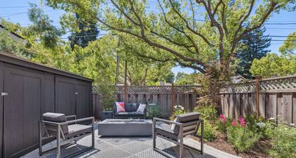 Luxury Oasis Steps from Palo Alto and Stanford, Chef's Kitchen, Workspaces, Gym