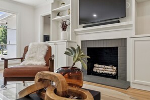 Smart TV, books