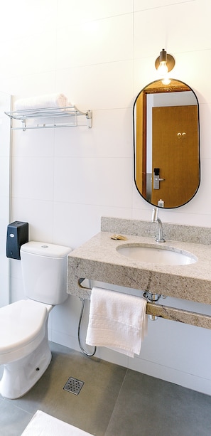 Economy-Zweibettzimmer | Zimmersafe, kostenloses WLAN