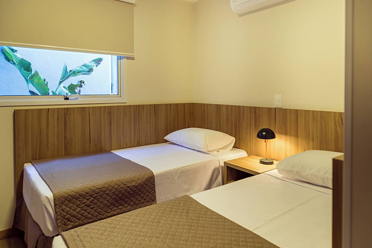 Economy Twin Room | In-room safe, WiFi (free)
