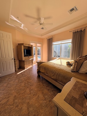 4 bedrooms, iron/ironing board, WiFi, bed sheets