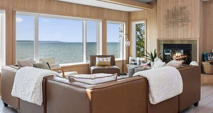 Bayshore Waves | On Lake Michigan | Pet Friendly