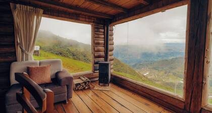 "Boutique lodge with jacuzzi and unique views - El Cedro Soñado (Patate)"