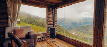 "Boutique lodge with jacuzzi and unique views - El Cedro Soñado (Patate)"