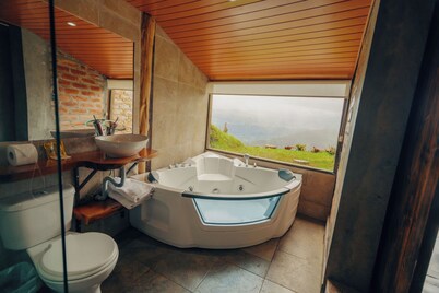 "Boutique lodge with jacuzzi and unique views - El Cedro Soñado (Patate)"