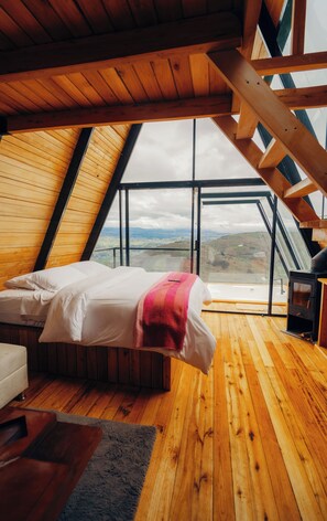 8 عدّة غرف نوم ومكواة/لوح كي وخدمة الإنترنت وملاءات أسرّة