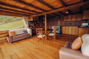 Interior - "Boutique lodge with jacuzzi and unique views - El Cedro Soñado (Patate)" (Patate)