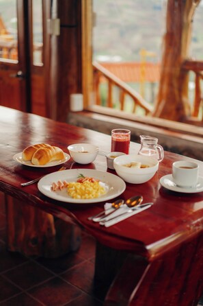 Dining - "Boutique lodge with jacuzzi and unique views - El Cedro Soñado (Patate)" (Patate)