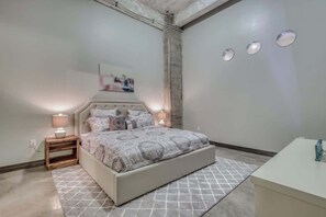 2 bedrooms, iron/ironing board, travel cot, WiFi