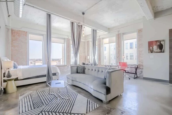 3 عدّة غرف نوم ومكتب ومكواة/لوح كي وسرير سفر