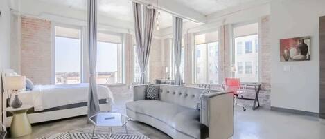 2 chambres, bureau, fer et planche à repasser, lit parapluie