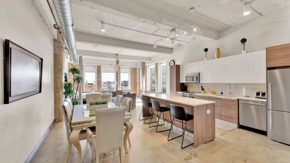 Fridge, microwave, oven, stovetop