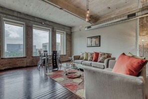 Téléviseur, bureau