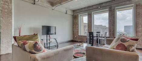 テレビ、書斎 / ワークスペース