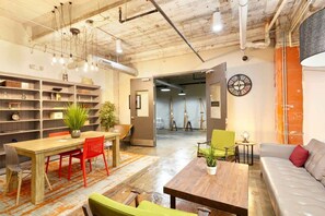 Interior - Downtown 2BR Loft • Pool, Breakfast & Valet (Dallas)