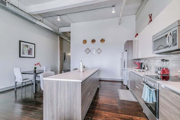 Fridge, microwave, oven, stovetop