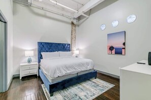 2 habitaciones, tabla de planchar con plancha, cuna de viaje y wifi