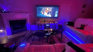 Smart-TV, Kamin, Stereoanlage