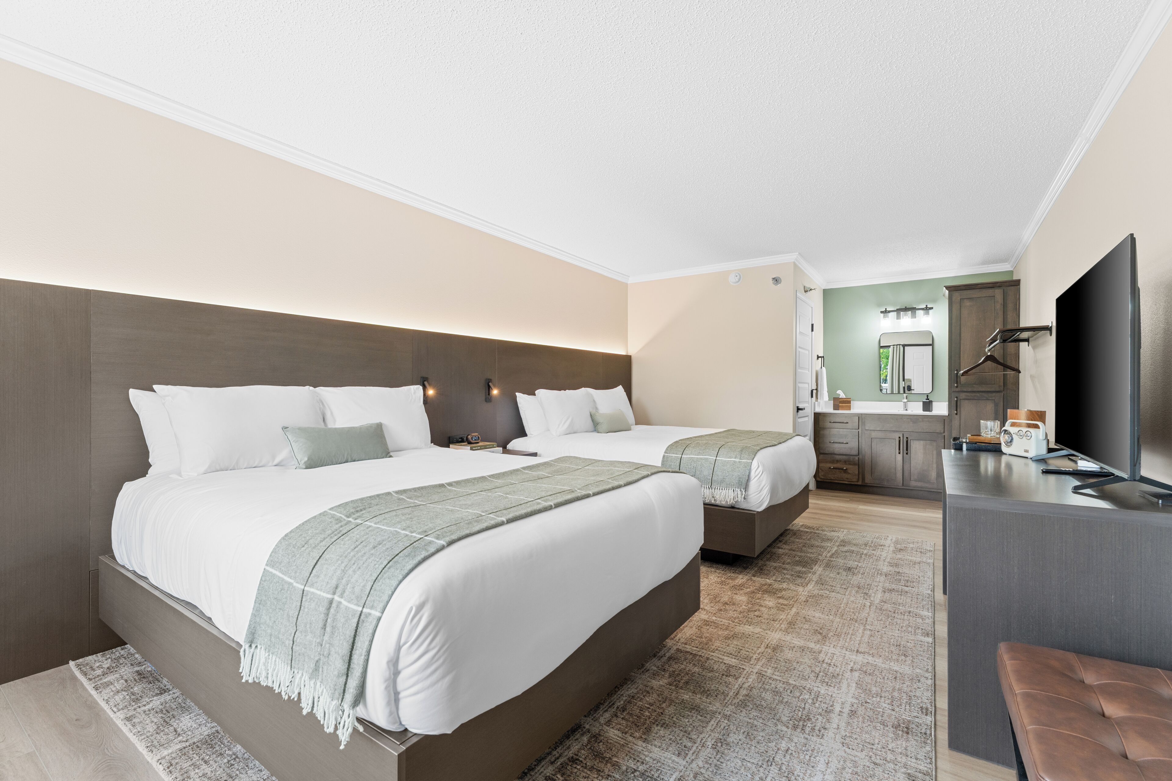 Premium bedding, down duvets, desk, free WiFi