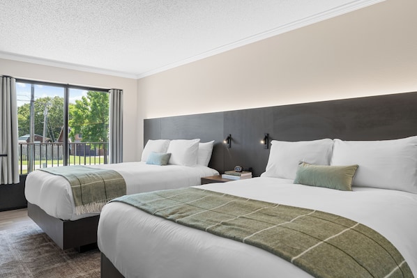 Hochwertige Bettwaren, Daunenbettdecken, Schreibtisch, kostenloses WLAN