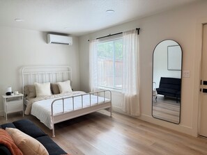 1 chambre, fer et planche Ă repasser, Wi-Fi gratuit, draps fournis