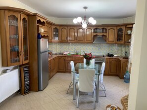 Dining - Welcome to our charming property in Darzeze, Fieri, Albania! (Darëzezë e Re)