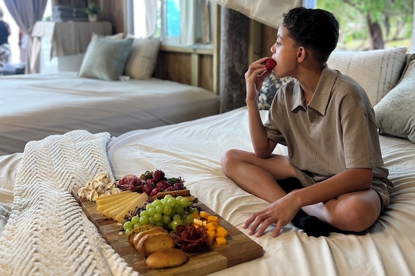 1 bedroom, internet, bed sheets