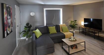 Sleek & Stylish 2 bedroom unit