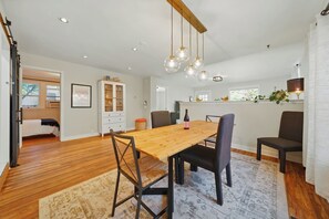 Dining - Bonnie Wine Bungalow/walkable to Whitman College! (Walla Walla)