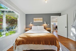 2 bedrooms, desk, iron/ironing board, free WiFi