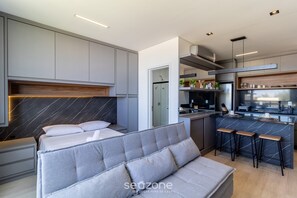 Estudio básico | Zona de estar | Smart TV de 32 pulgadas con canales digitales