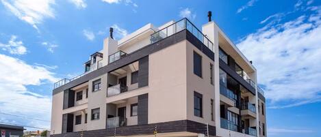 Basic Studio | Exterior