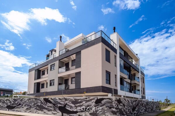 Basic Studio | Exterior