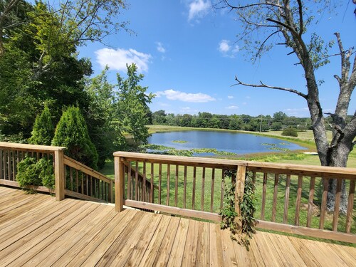 Countryside 3-Bedroom Home with Pond near I57/R148 & Lake of Egypt