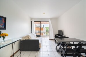 Basic Apartment | Living area