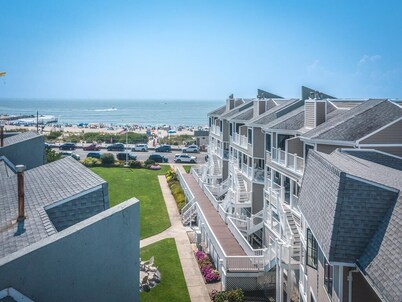 Beachfront 2BR Condo w/ Balcony & Ocean Views