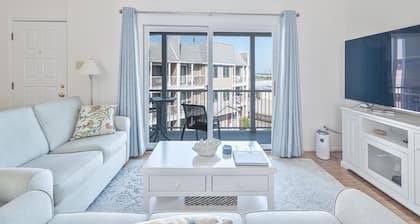 Beachfront 2BR Condo w/ Balcony & Ocean Views