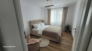 3 makuuhuonetta, silitysrauta/-lauta, Wi-Fi, vuodevaatteet