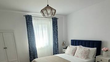 3 habitaciones, tabla de planchar con plancha, wifi y ropa de cama