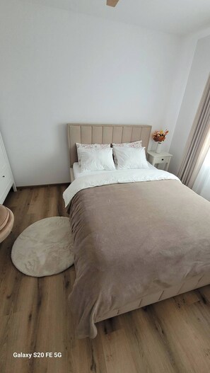 3 chambres, fer et planche à repasser, Wi-Fi, draps fournis