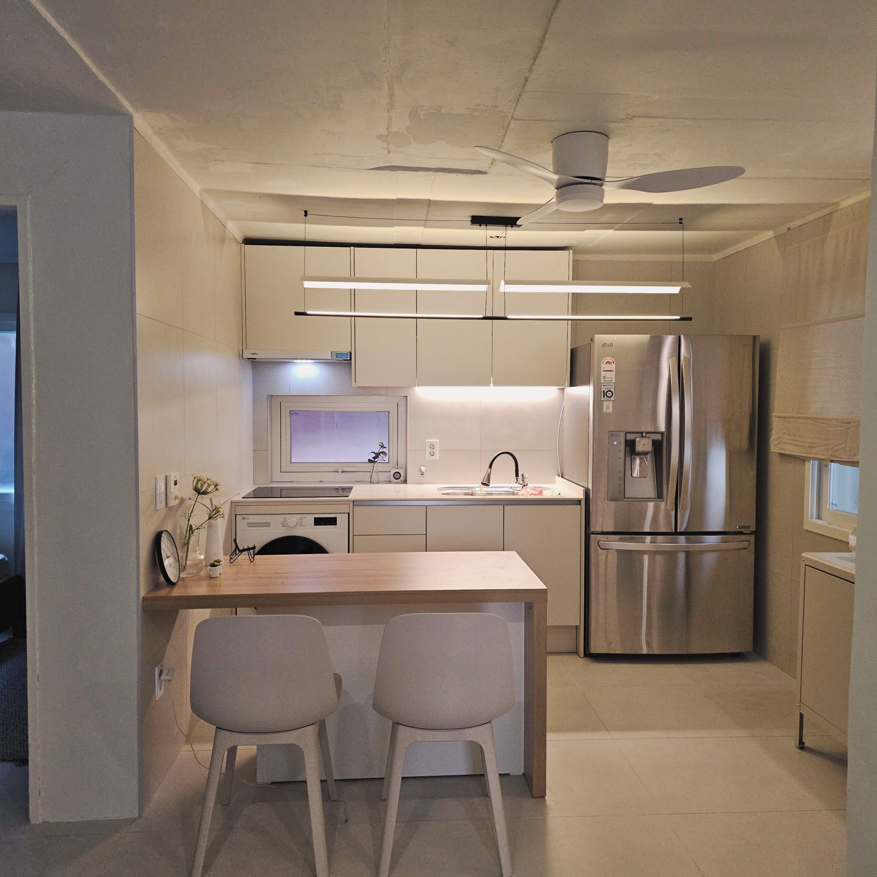 冷蔵庫、電子レンジ、電気ポット、調理器具と食器