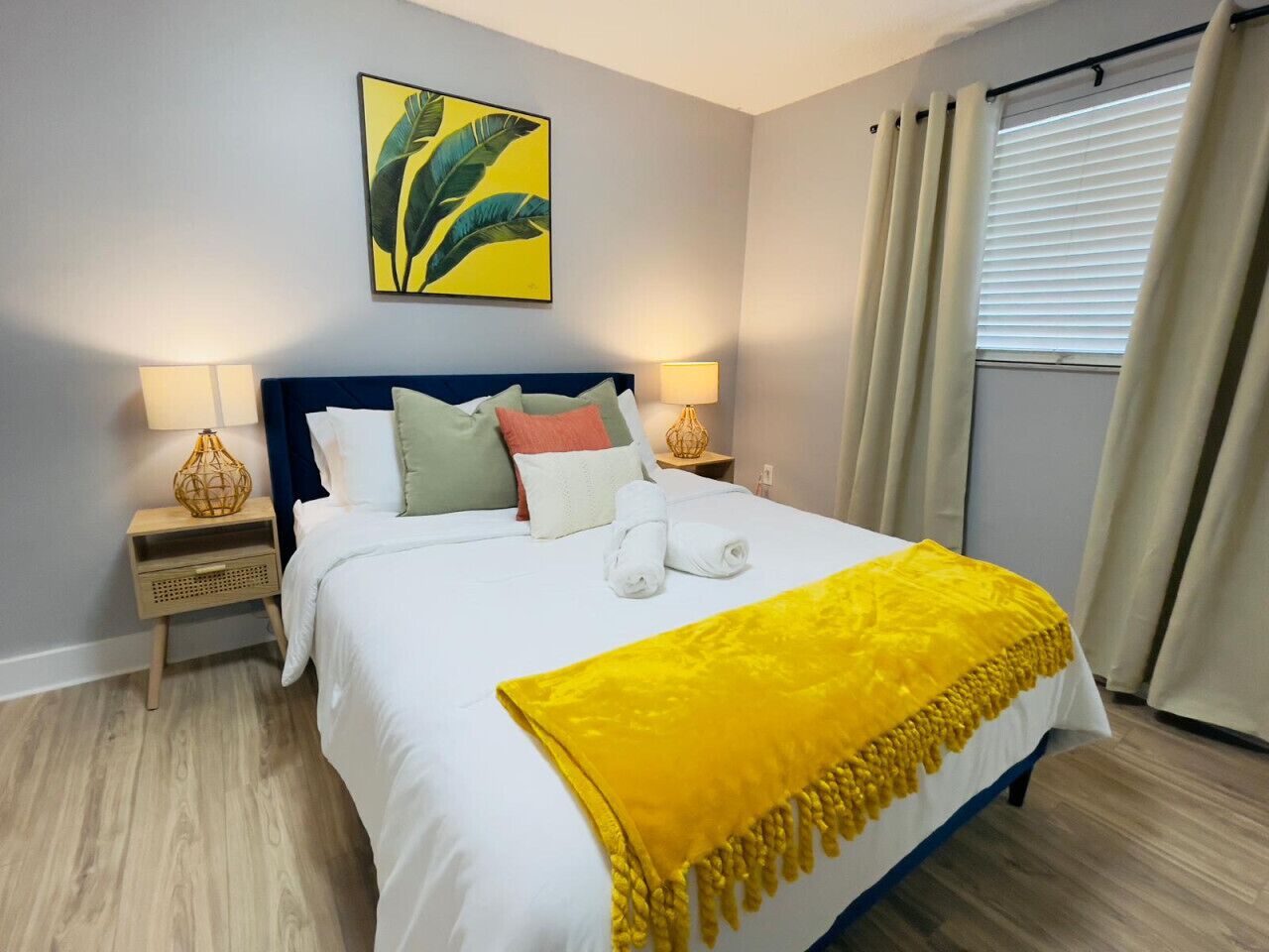 2 camere, una scrivania, ferro/asse da stiro, culla da viaggio