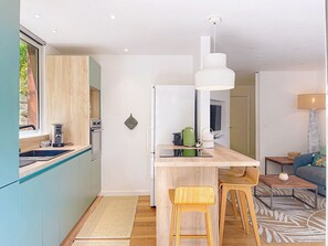 Kühlschrank, Mikrowelle, Ofen, Geschirrspüler