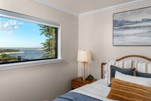 5 habitaciones, escritorio y tabla de planchar con plancha 