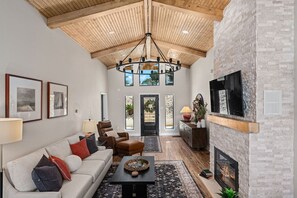 Smart TV, fireplace, video games, DVD player - Guest rave-super clean “LAKE”view from both decks (Canyon Lake)